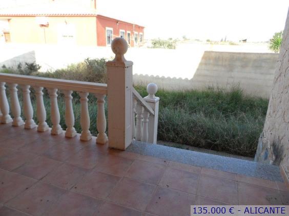 Vendo casa de 3 habitaciones en Catral Alicante